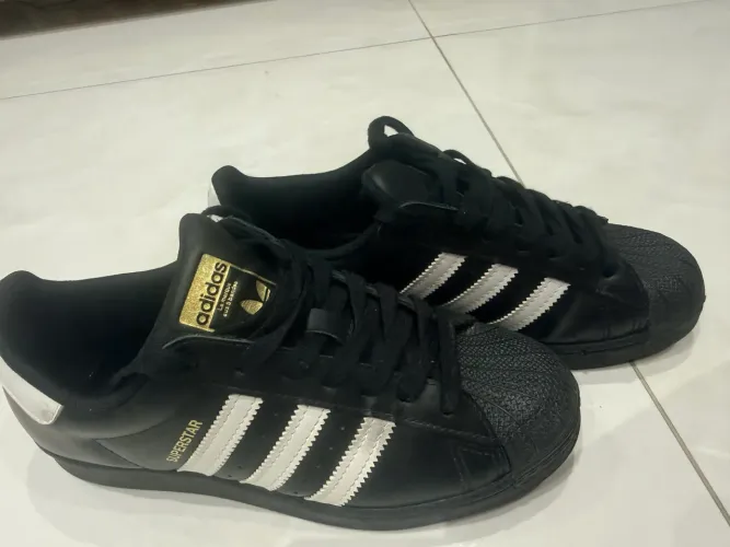 Adidas Superstar Preto praticamente novo