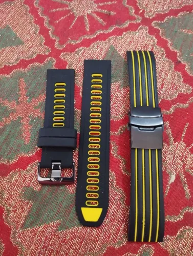 3 pulseiras duas d silicone e uma de aço modelo milanesa. Ambas 22mm
