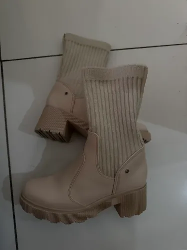 BOTA CANO ALTO OFF WHITE