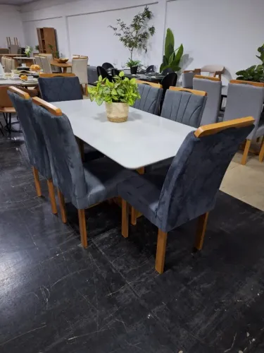 Mesa de jantar com 06 cadeiras 100% Madeira