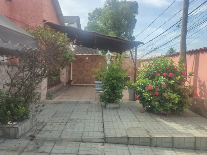 Casa Alto Padrão em Bangu | 2 Quartos | Condomínio com Segurança 24h
