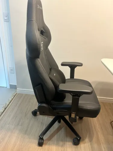 Vendo Cadeira Gamer XT Racer - Couro Legítimo nova