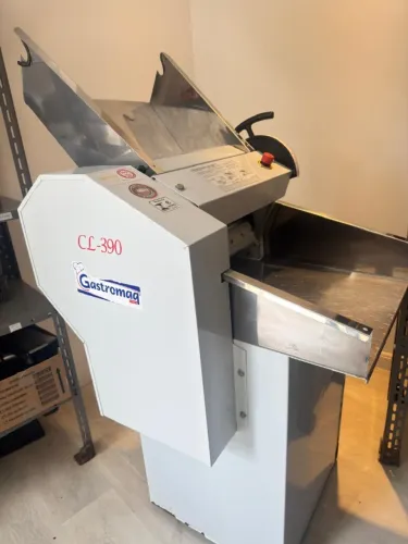 ? Cilindro Gastromaq - Laminador de Massas Profissional CL390 semi novo