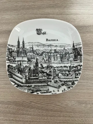 PRATO DE PORCELANA DECORATIVO RETRATANDO A CIDADE DE BASILEA NA SUÍÇA 