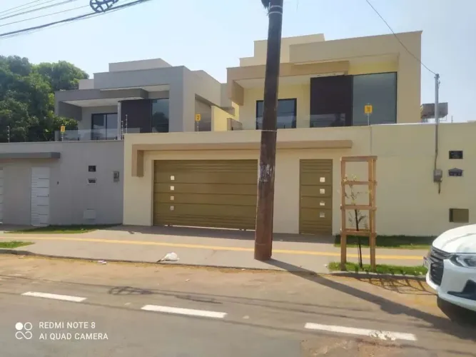 Vende-se sobrado no Jardim América, 4 Quartos sendo 4 suítes, de 220,00 m²