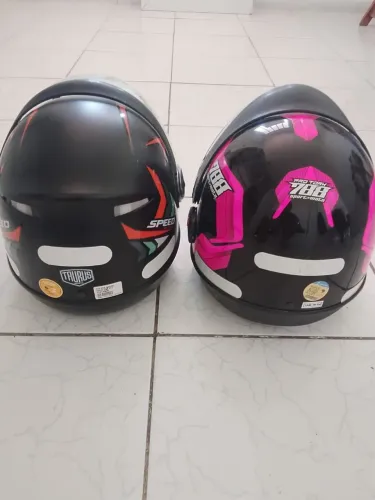 Motos