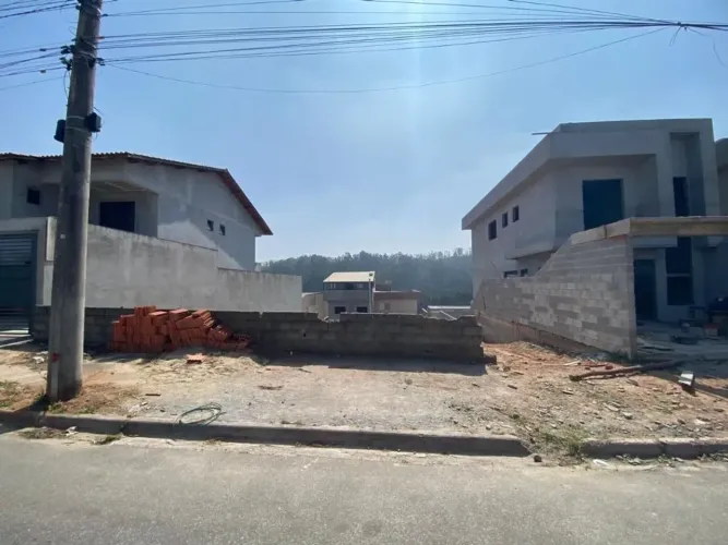 TERRENO À VENDA NO PORTAL DOS IPÊS!