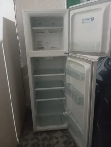 Vendo geladeira motor travado