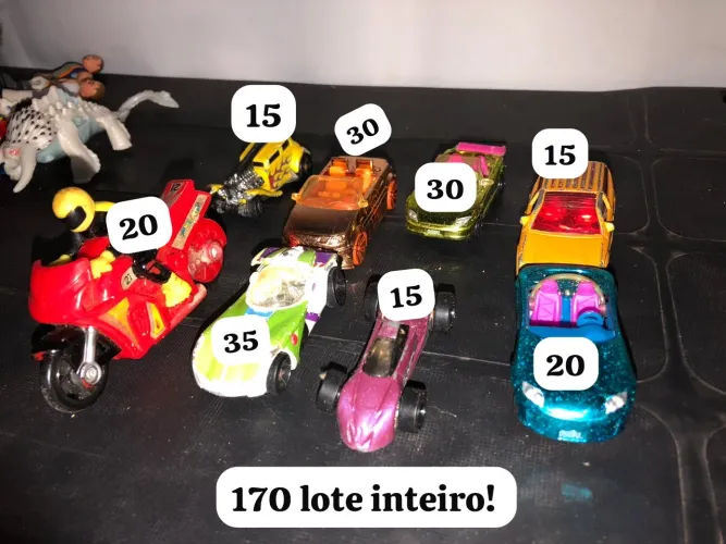 Lote de Veículos Temáticos - Hot Wheels Buzz Lightyear + Moto + Carrinhos Polly