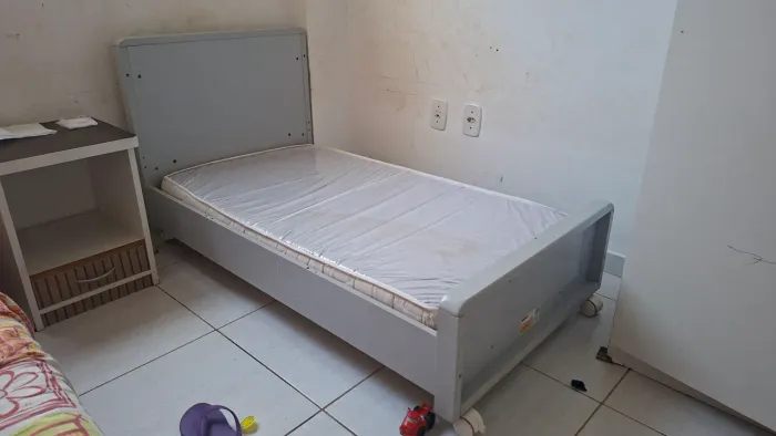 Cama infantil com colchão