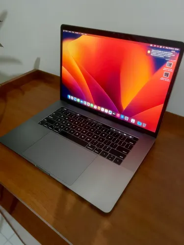 MacBook Pro 15p /Core I7 / 16gb / Radeon 4gb