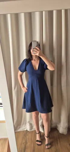 Vestido de crepe azul escuro, veste do PP ao GG, por R$ 30,00