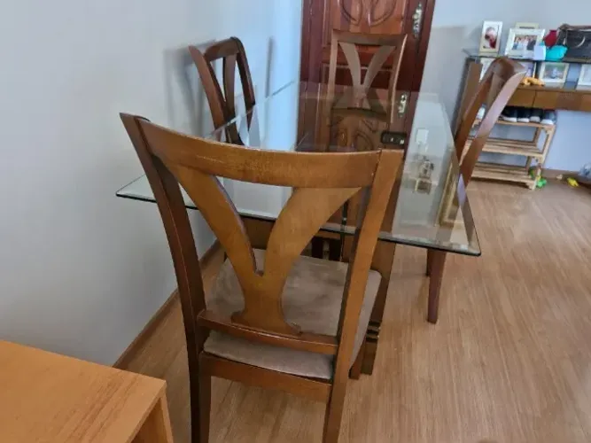 Mesa de vidro com 4 cadeiras 