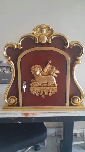 Sacrário em Madeira