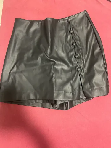 Short saia de couro sintético, 38. Pouco usado 
