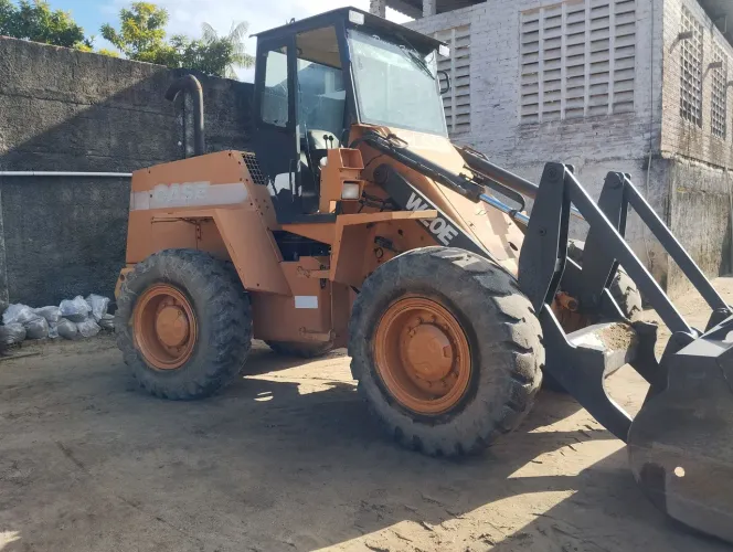 Pá Carregadeira Case W20E
