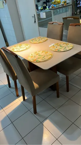 Mesa 4 cadeiras