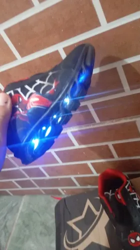 Sapato homem-aranha com luz