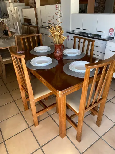 Mesa c/ 4 cadeiras madeira 
