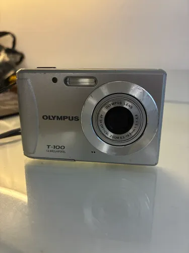 Câmera Digital 12 MP com pequeno detalhe 