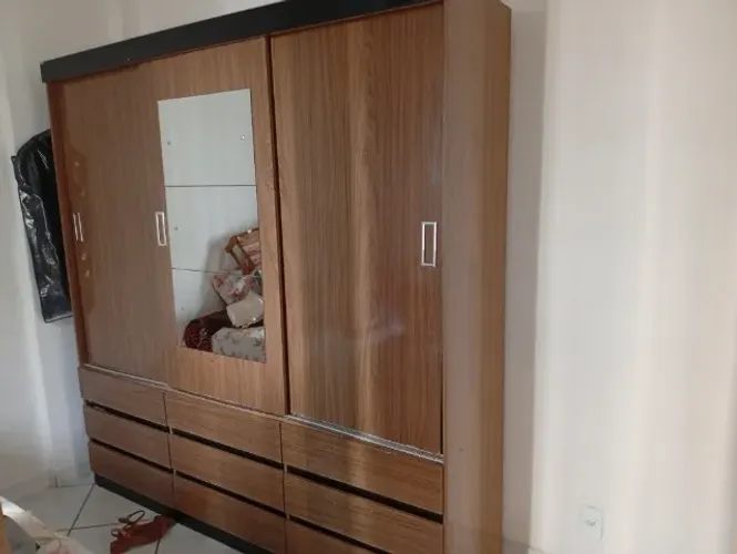 Guarda roupas 3 portas + outros objetos leia anuncio