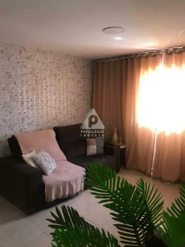 Casa à venda no Vista Alegre (RJ) 4 Quartos, 170 m², Frente