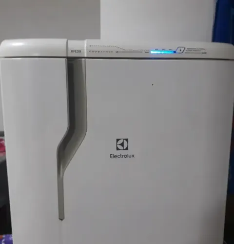 Geladeira Frostree semi nova precisa ser concertada
