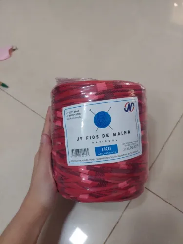 Fio de malha residual 1kg - JV Fios de malha - Cor vermelha com listras rosas