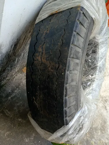 Pneu caminhão usado