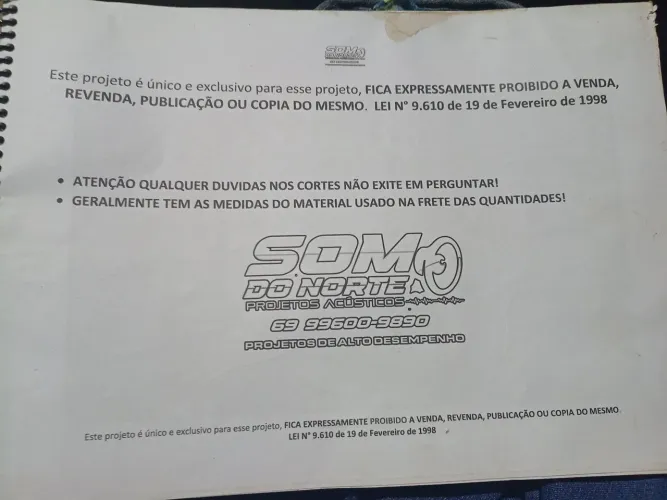 Caixa de som automotivo