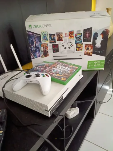 Xbox One S + Controle + jogos, muito bem conservado