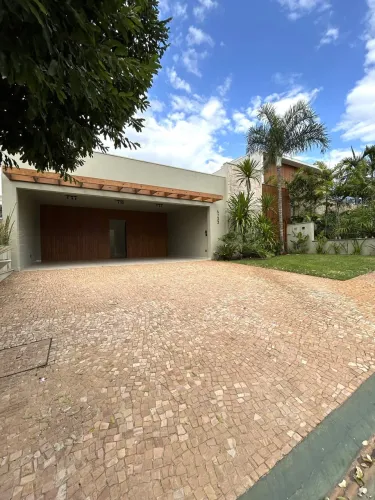 Belíssima Casa térrea à venda no condomínio fechado Villa São Vicente, Franca, SP