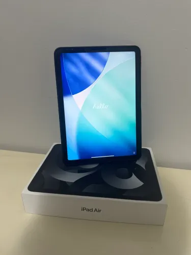 iPad Air 5ª Geração (M1) Wi-Fi 64 GB - Excelente estado!