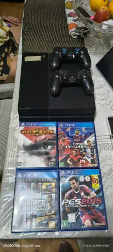 PS4 com 2 controles