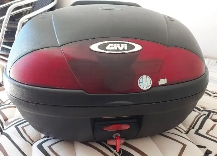 Baú Givi Monolock Simply 45litros Bauleto Moto com apoio para as costas do carona