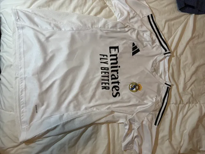 Camisa real madrid MUITO NOVA
