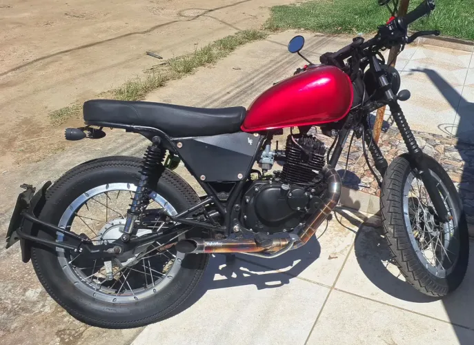 INTRUDER ESTILO CAFE RACER