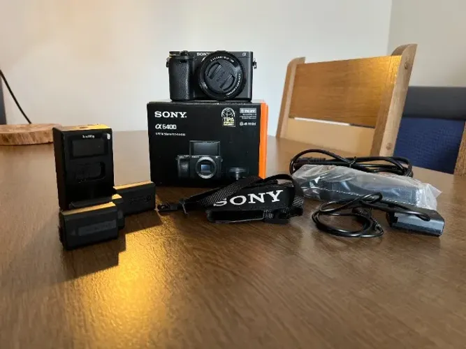 Kit Câmera Sony A6400 + Lente Sony 16-50mm + Baterias e Carregador NP-FW50 + AC
