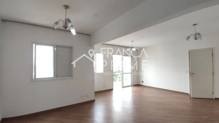 OPORTUNIDADE NO ALTO DA LAPA Vende-se apto de 92m² em localização nobre.