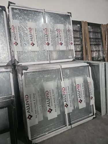 Materiais para sua casa janela porta telha madeira
