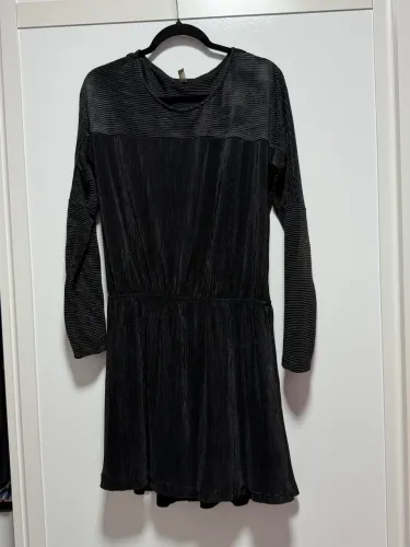 Vestido em tecido canelado cintilante