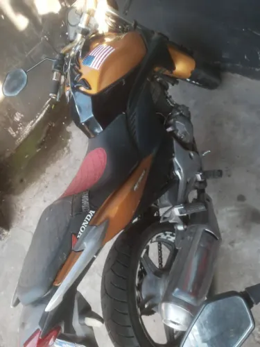 Escapamento  original, troco por esportiva  cb 300