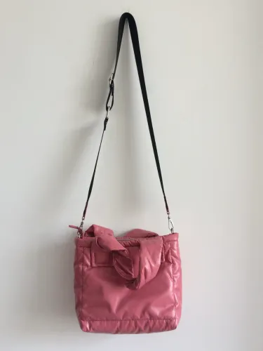 Bolsa puffer rosa Zara