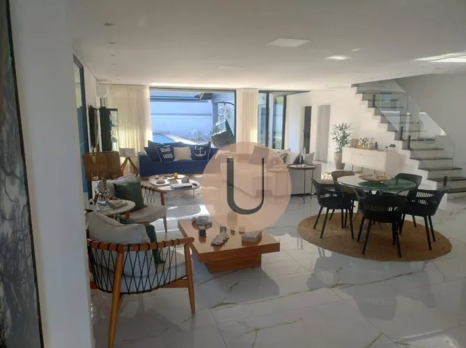 Casa à Venda ou Locação Anual no Jardim Acapulco - Guarujá | 5 Quartos | Cond. com Clube C