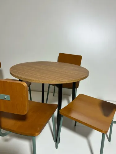 Mesa em MDF Freijó Puro 25 mm + 4 cadeiras