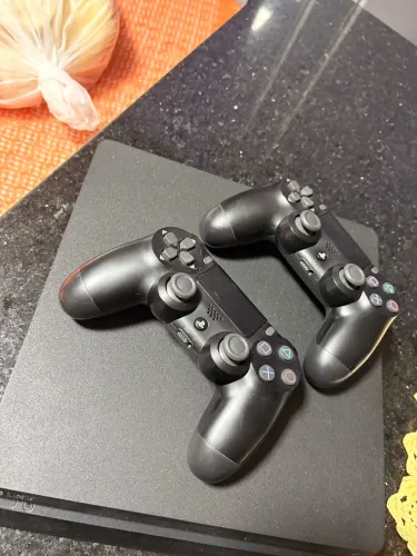 ps4 slim seminovo 2 controles e 2 jogos