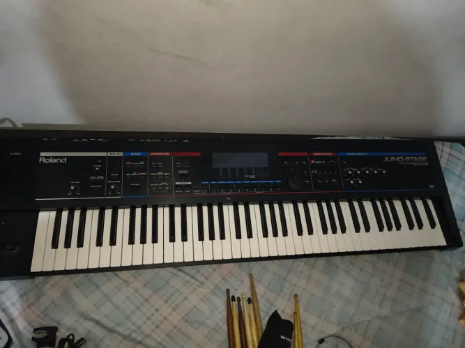 Teclado Roland Juno stage