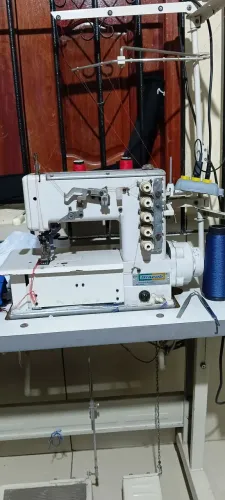 Máquina de costura industrial