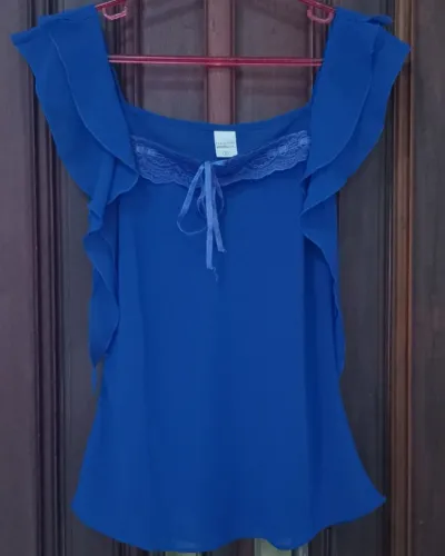 Blusinha Feminina Leve Transparência Azul Forrada com renda no decote tam P