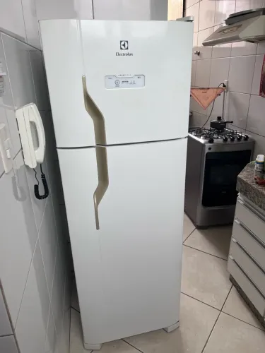 Geladeira em ótimo estado de conservação